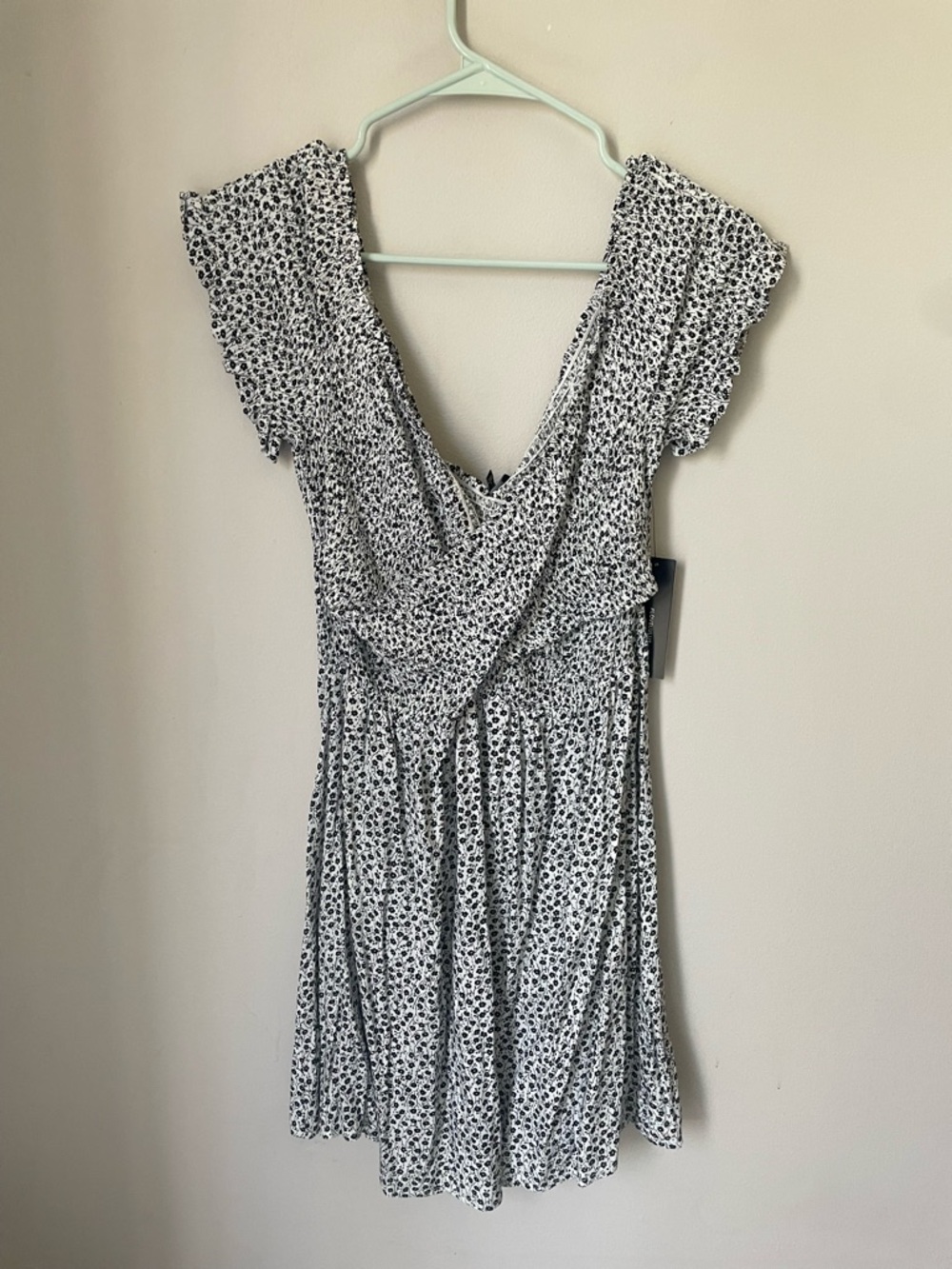 Lulus Floral  Black and White Faux Wrap Smocked Short Dress Size Large NWT